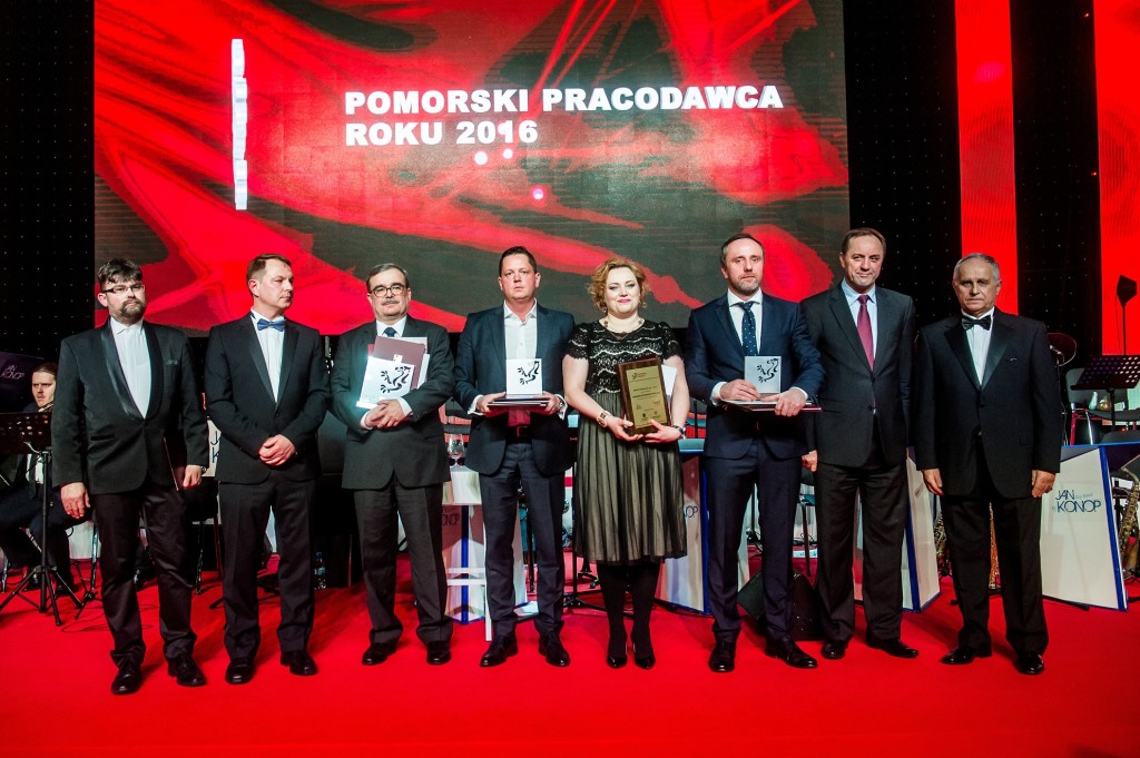 Zdobywcy nagrody w kategorii Dużych Firm zatrudniających powyżej 250 osób. fot. Mateusz Ochocki / KFP 