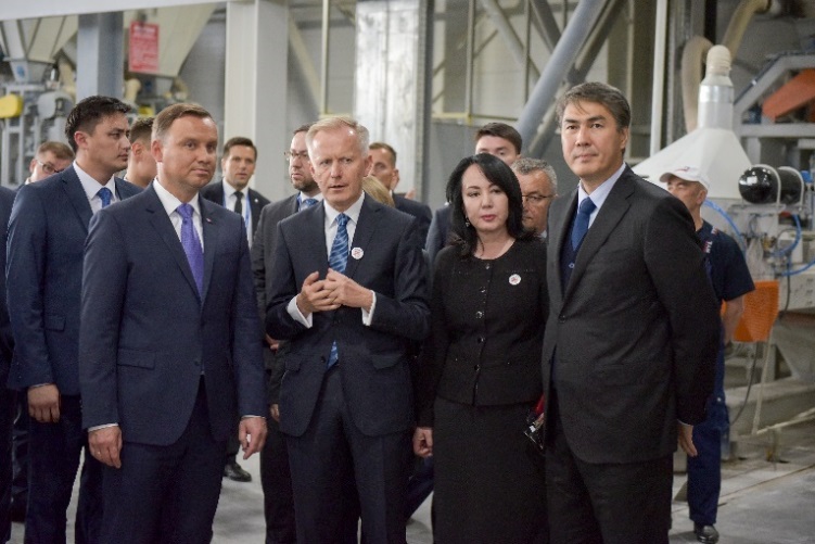Prezydent Andrzej Duda w najnowocześniejszej fabryce Selena Insulations w Kazachstanie 